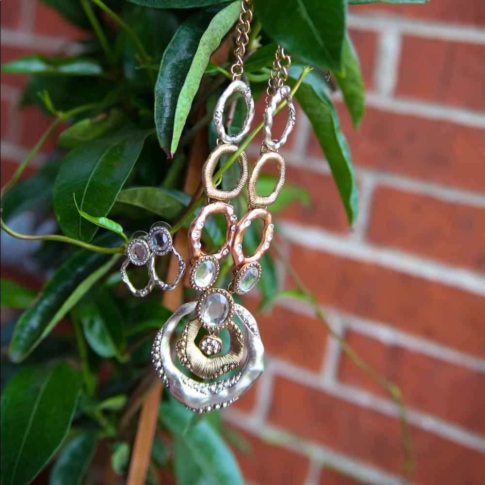 Boutique Necklace and Earring Set by:Viola